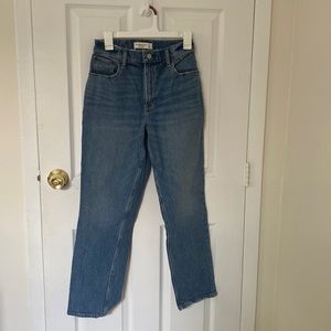 Abercrombie 90s straight ultra high rise jeans. Size curve love 4 short.